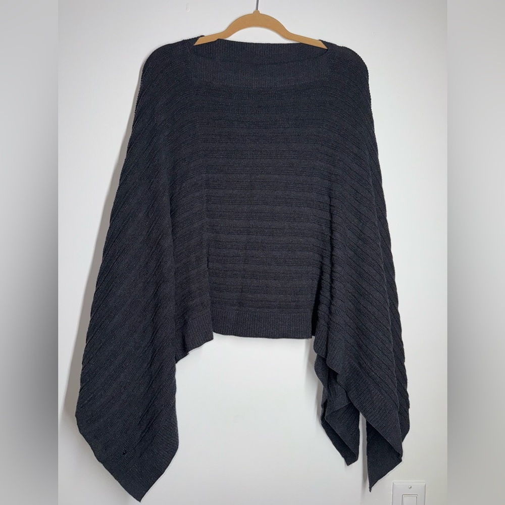 Lululemon Forward Flow Cape Poncho | Heather Blacl